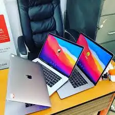 Apple pro 17 2017 16gb 512ssd 2gb dedicated